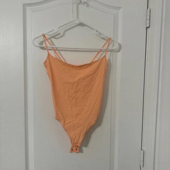 SKIMS Fits Everyone Cami Bodysuit in Faded Nectar M - Picture 5 of 7